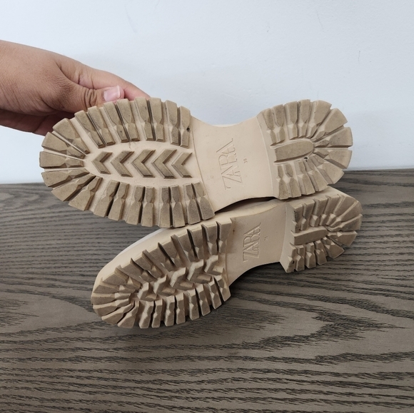 Elegant Cream Loafers - Picture 7 of 9